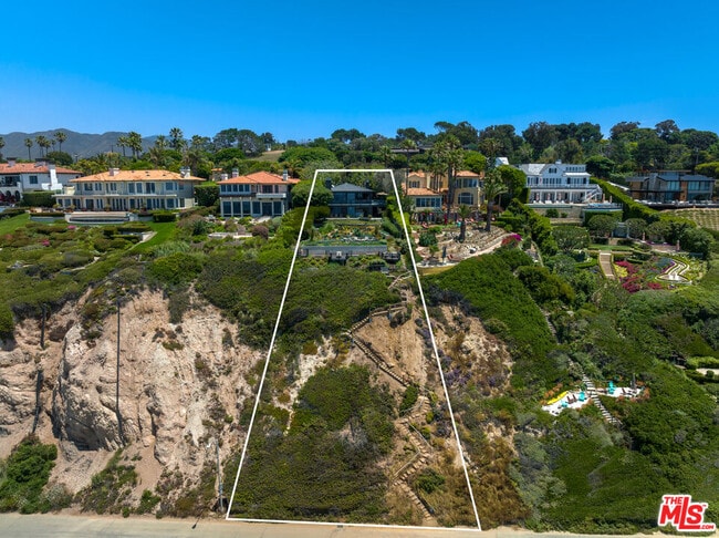 7089 Birdview Ave in Malibu, CA - Building Photo - Building Photo
