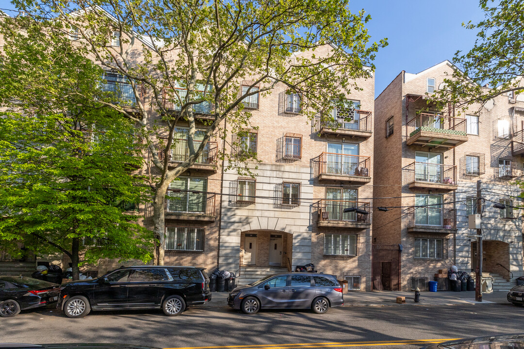 95 Lorimer St in Brooklyn, NY - Building Photo