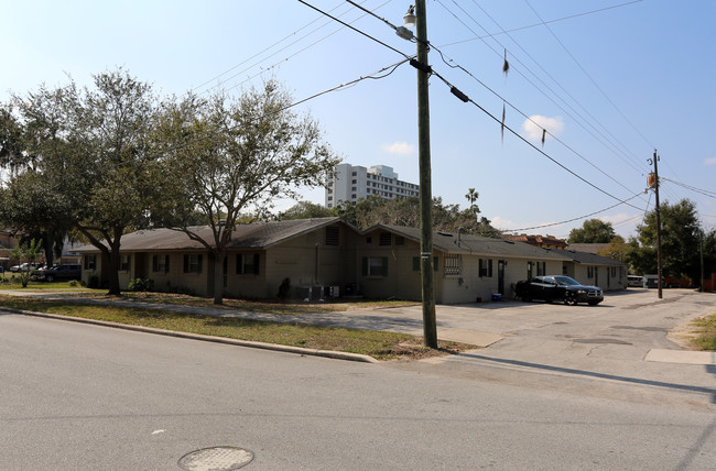 701 W Central Ave in Winter Haven, FL - Foto de edificio - Building Photo