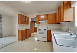 3832 S Cushman Ave in Tacoma, WA - Building Photo - Building Photo