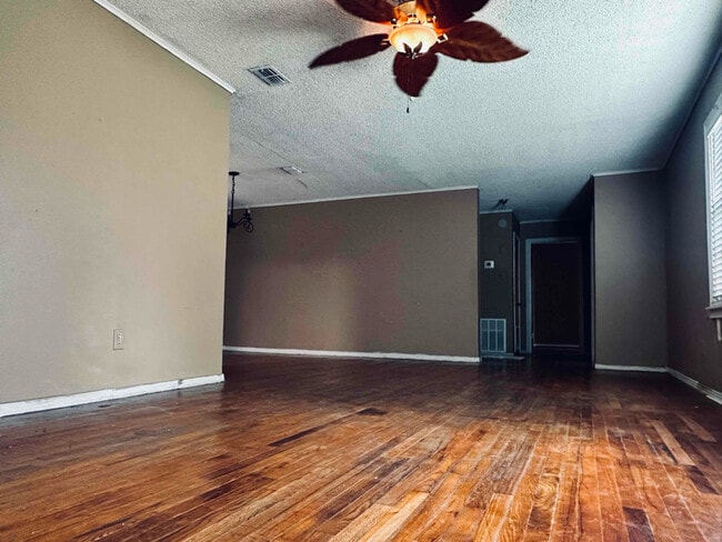 2411 East George Richey Road in Longview, TX - Building Photo - Building Photo