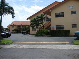 2290 W 54th Pl in Hialeah, FL - Building Photo