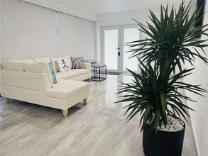 60 SE Marlin Ave in Key Largo, FL - Building Photo - Building Photo