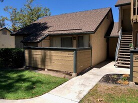 26042 Serrano Ct in Lake Forest, CA - Building Photo