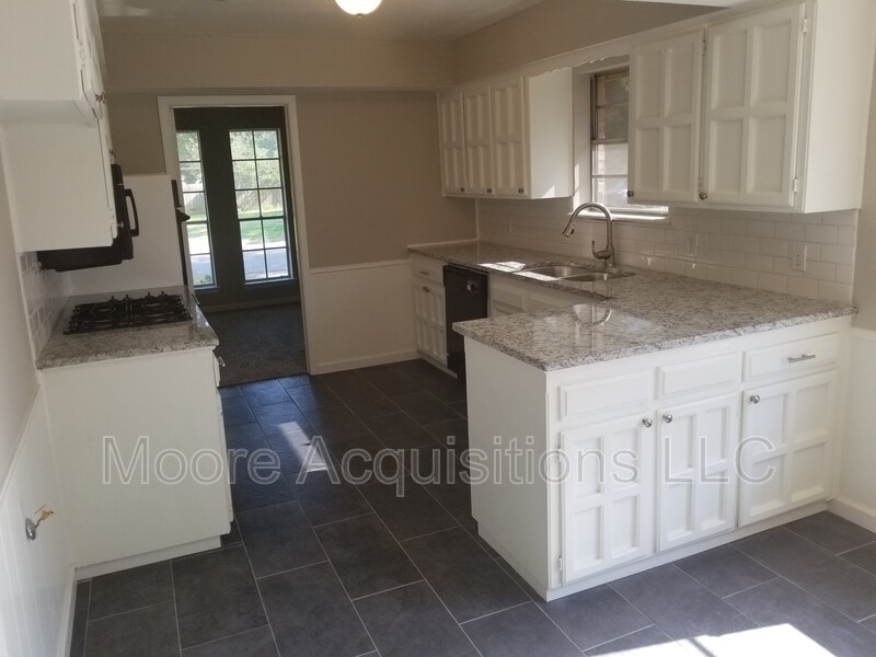 1833 Skyline Dr in Sherman, TX - Building Photo