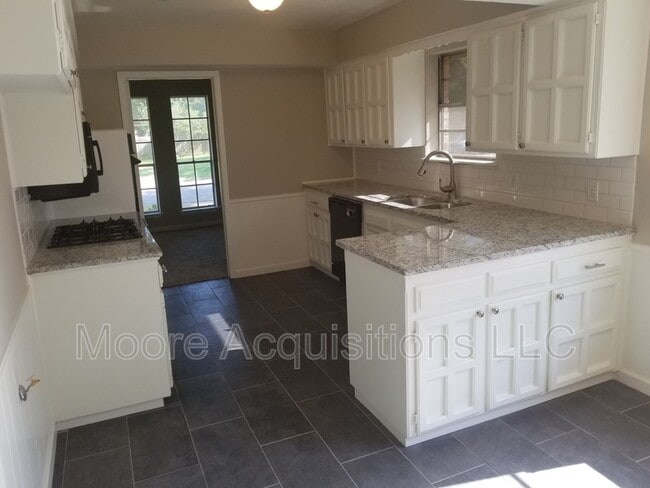 property at 1833 Skyline Dr