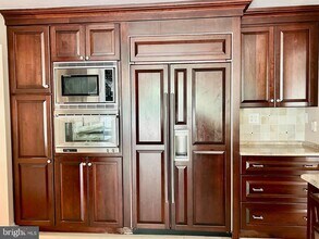 328 Dodds Ln in Princeton, NJ - Building Photo - Building Photo