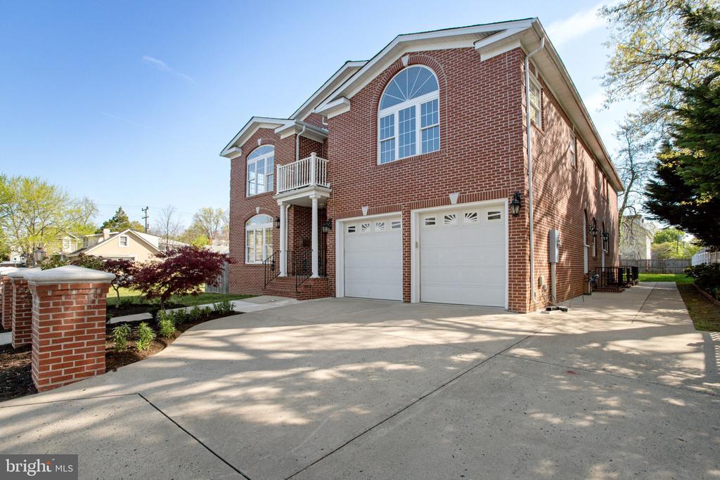 1615 S Oakland St in Arlington, VA - Foto de edificio