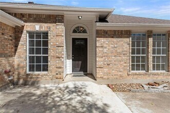 2906 Greenlawn St in Taylor, TX - Building Photo - Building Photo