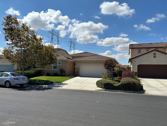 property at 1537 Sycamore Dr