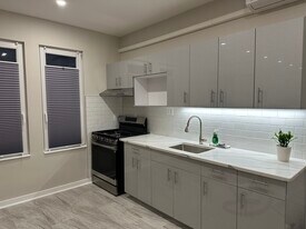 7114 68th Pl, Unit Upper in Ridgewood, NY - Building Photo