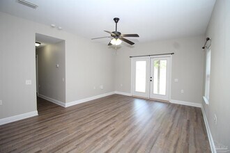 5780 Jade Moon Cir in Milton, FL - Building Photo - Building Photo