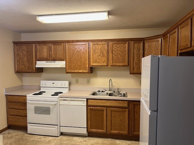 213 Robb St, Unit A in Jackson Center, OH - Building Photo