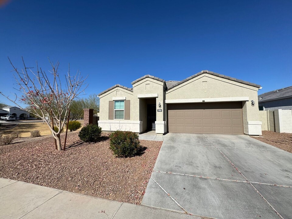 18960 W Jefferson St in Buckeye, AZ - Building Photo