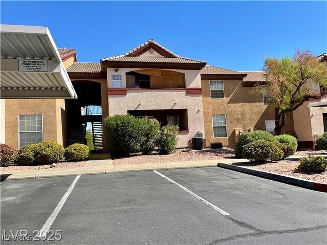 property at 231 W Horizon Ridge Pkwy