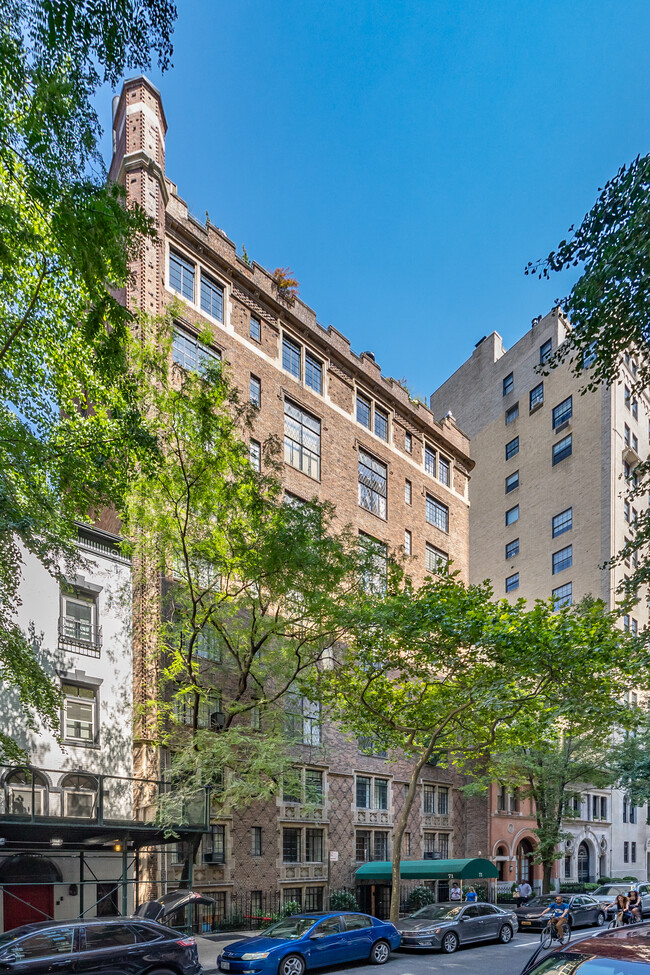 71 E 77th St in New York, NY - Foto de edificio - Building Photo