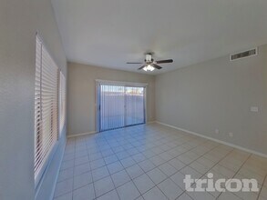 1406 W Emerald Ave in Mesa, AZ - Foto de edificio - Building Photo