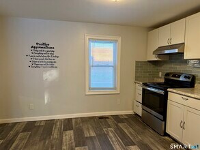 67 Mechanic St in Stonington, CT - Building Photo - Building Photo