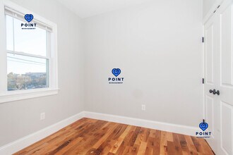 128 Bremen St, Unit 1 in Boston, MA - Foto de edificio - Building Photo