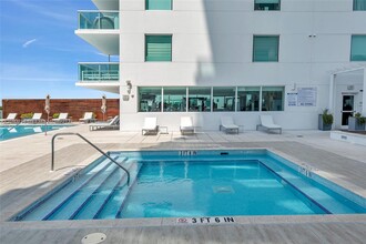 400 Sunny Isles Blvd, Unit 708 in Sunny Isles Beach, FL - Foto de edificio - Building Photo