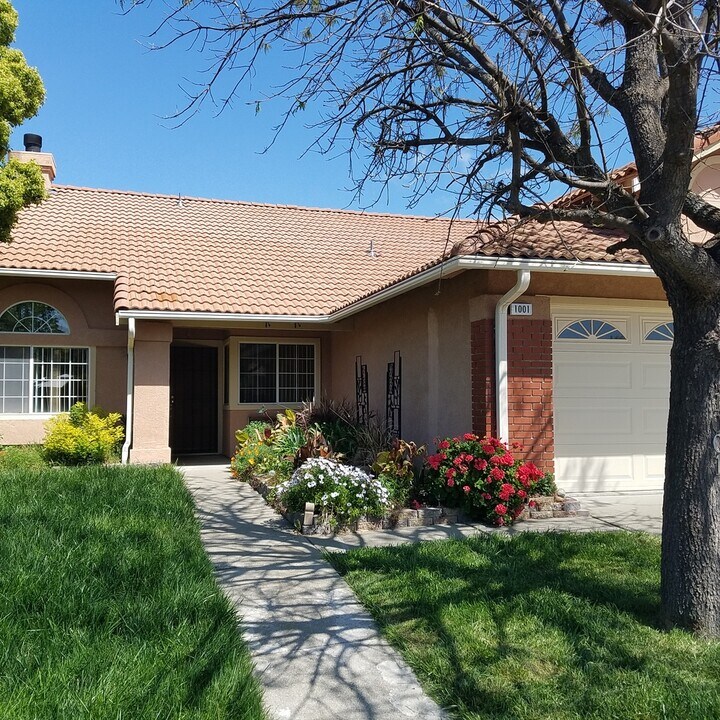 1001 Iron Ct in Vacaville, CA - Building Photo