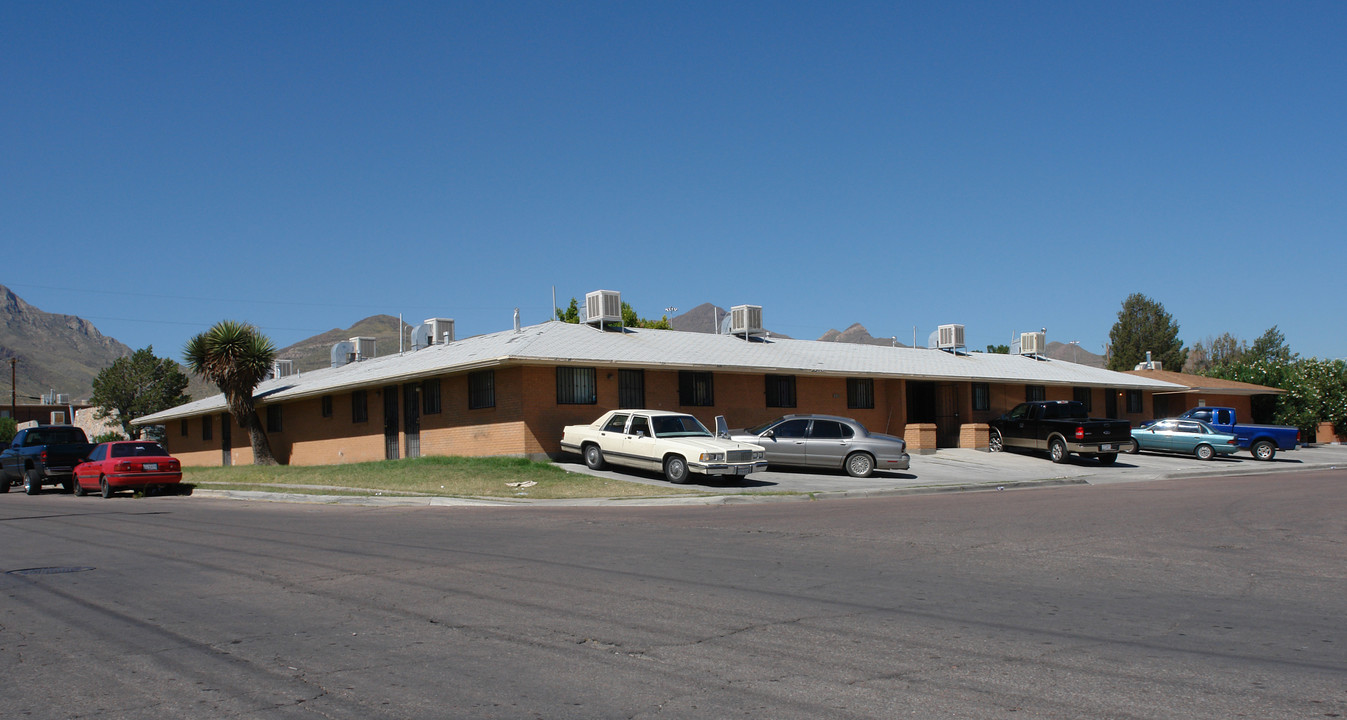 8701 Lawson St in El Paso, TX - Building Photo