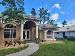 146 Fernwood Crescent in Royal Palm Beach, FL - Building Photo - Building Photo