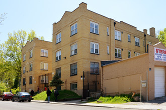 St. Clair Manor in Cincinnati, OH - Building Photo - Building Photo