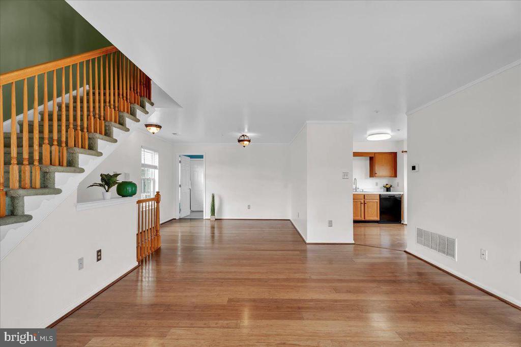 5606 Riverfront Dr in Palmyra, NJ - Building Photo