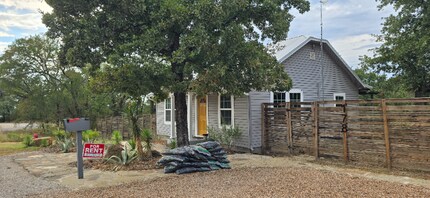 178 Woodcrest St in Bowie, TX - Building Photo - Building Photo
