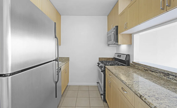 251 W 48th St in New York, NY - Building Photo - Building Photo