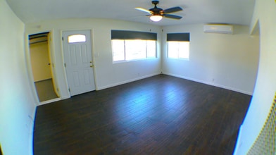 208 E 221st St in Carson, CA - Foto de edificio - Building Photo