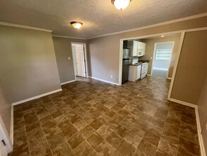 413 W Girard Ave in Cedartown, GA - Building Photo - Building Photo