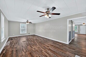 300 W Moore St in Sherman, TX - Building Photo - Building Photo