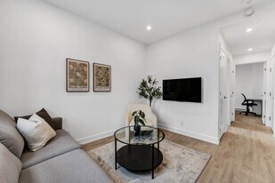 887 Somerset St W in Ottawa, ON - Building Photo