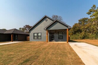 1419 S 7th Ave in Denison, TX - Building Photo - Building Photo