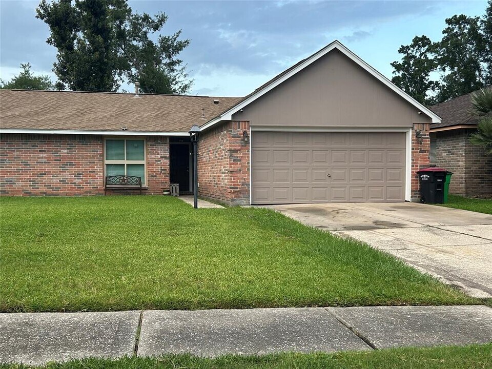 24018 Farm Hill Dr in Spring, TX - Building Photo