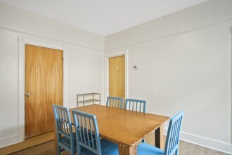 921 E State St in Ithaca, NY - Foto de edificio - Building Photo