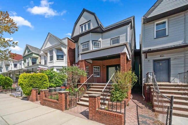 property at 8 Cooper Pl