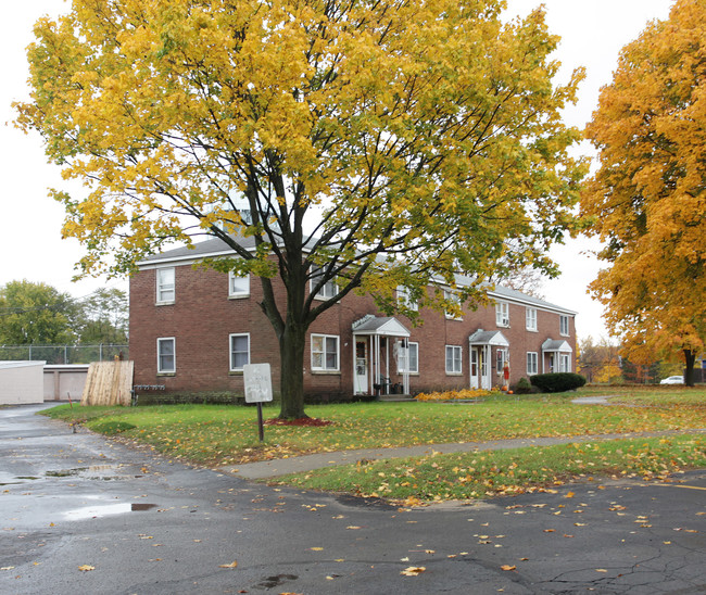 Maple Pine Manor in Schenectady, NY - Building Photo - Building Photo