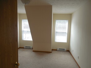 802 W White River Blvd, Unit A in Muncie, IN - Building Photo - Building Photo