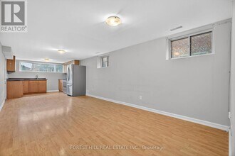 128 Trinnell Blvd in Toronto, ON - Building Photo - Building Photo