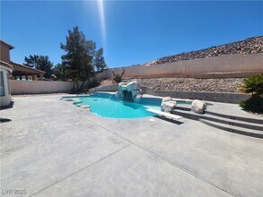 908 Alta Oaks Dr in Henderson, NV - Building Photo - Building Photo