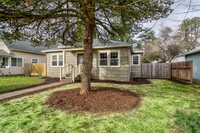 153 NE Jefferson St in Hillsboro, OR - Foto de edificio - Building Photo