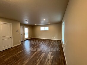661 NE Brookstone Dr in Prineville, OR - Building Photo - Building Photo