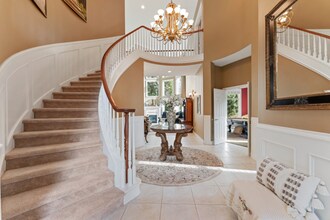 14112 Heathrow Ln in Lake Oswego, OR - Foto de edificio - Building Photo