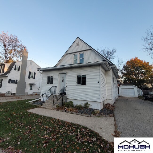 property at 215 W Quincy St