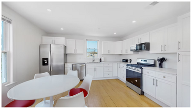 659 South St, Unit Bedroom D in Waltham, MA - Building Photo - Building Photo