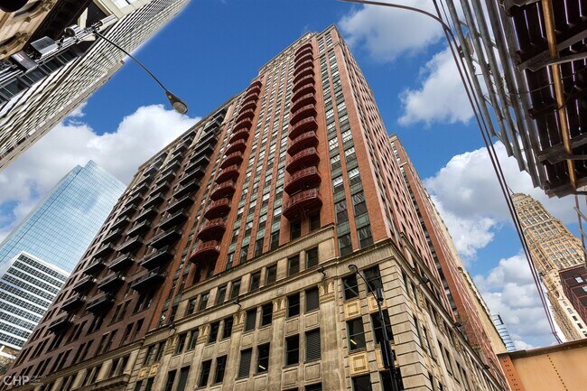 208 W Washington St, Unit #1411 in Chicago, IL - Foto de edificio - Building Photo