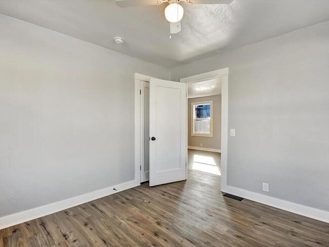 367 College St in Hollister, CA - Building Photo - Building Photo